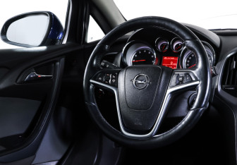 Подержанный автомобиль Opel Astra Hatchback 2015 года (13 фото)