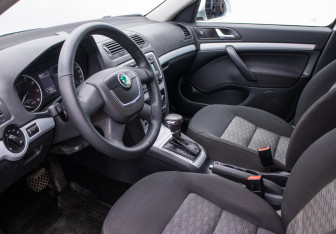 Подержанный автомобиль Skoda Octavia Liftback 2010 года (10 фото)