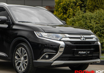 Подержанный автомобиль Mitsubishi Outlander 2016 года (16 фото)