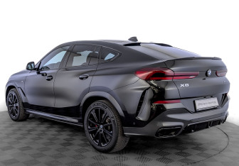 Подержанный автомобиль BMW X6 2021 года (7 фото)