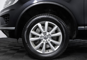 Подержанный автомобиль Volkswagen Touareg 2015 года (27 фото)