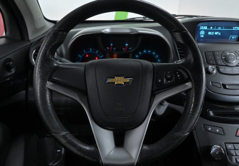 Подержанный автомобиль Chevrolet Orlando 2014 года (10 фото)