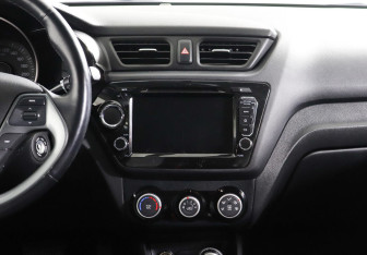 Подержанный автомобиль Kia Rio Sedan 2016 года (8 фото)