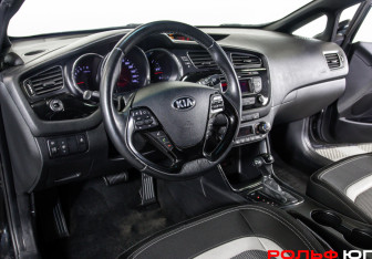 Подержанный автомобиль Kia Ceed Hatchback 2013 года (15 фото)
