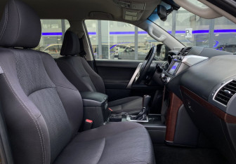 Подержанный автомобиль Toyota Land Cruiser Prado 2013 года (24 фото)