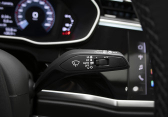 Подержанный автомобиль Audi Q3 2023 года (17 фото)