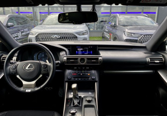 Подержанный автомобиль Lexus IS Sedan 2013 года (11 фото)