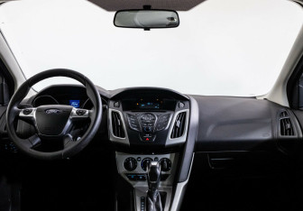Подержанный автомобиль Ford Focus Hatchback 2014 года (6 фото)