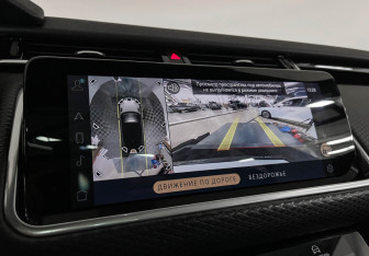 Подержанный автомобиль Land Rover Range Rover Velar 2021 года (19 фото)