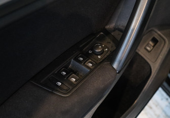 Подержанный автомобиль Volkswagen Tiguan 2020 года (15 фото)