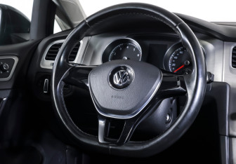 Подержанный автомобиль Volkswagen Golf Hatchback 2015 года (13 фото)