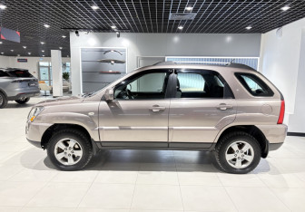 Подержанный автомобиль Kia Sportage 2009 года (2 фото)