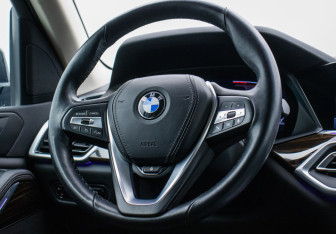 Подержанный автомобиль BMW X5 2021 года (15 фото)