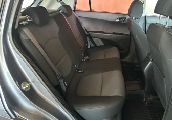Подержанный автомобиль Hyundai Creta 2017 года (10 фото)