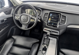 Подержанный автомобиль Volvo XC90 2018 года (30 фото)