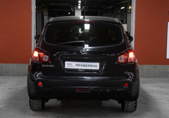 Подержанный автомобиль Nissan Qashqai 2008 года (6 фото)