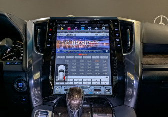 Подержанный автомобиль Toyota Alphard 2019 года (17 фото)