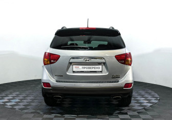 Подержанный автомобиль Hyundai ix55 2011 года (6 фото)