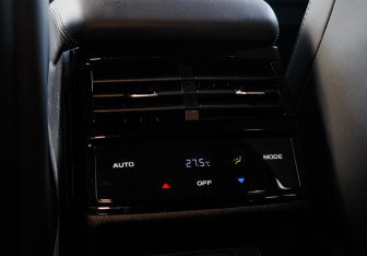 Подержанный автомобиль Geely Monjaro 2023 года (25 фото)