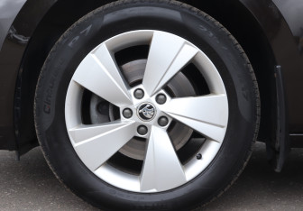 Подержанный автомобиль Skoda Superb Liftback 2015 года (24 фото)