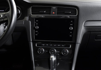 Подержанный автомобиль Volkswagen Golf Hatchback 2018 года (12 фото)