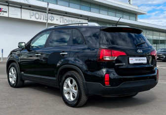Подержанный автомобиль Kia Sorento 2017 года (7 фото)