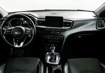 Подержанный автомобиль Kia Ceed Hatchback 2019 года (7 фото)