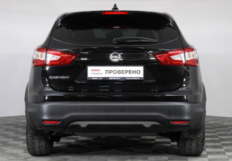 Подержанный автомобиль Nissan Qashqai 2017 года (6 фото)