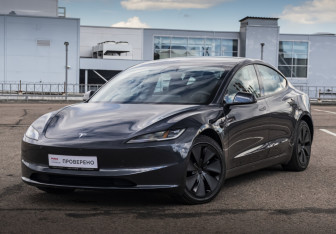 Подержанный автомобиль Tesla Model 3 2025 года (1 фото)