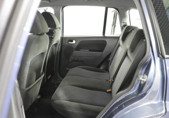 Подержанный автомобиль Ford Fusion 2005 года (13 фото)