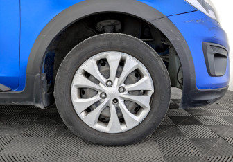 Подержанный автомобиль Kia Rio Hatchback 2019 года (18 фото)