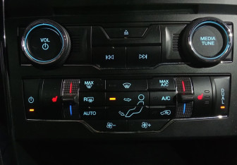 Подержанный автомобиль Ford Explorer 2017 года (15 фото)