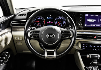 Подержанный автомобиль Kia K5 2021 года (20 фото)