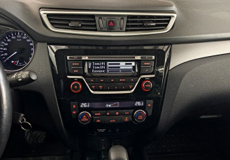 Подержанный автомобиль Nissan X-Trail 2016 года (14 фото)