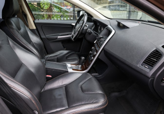 Подержанный автомобиль Volvo XC60 2010 года (10 фото)