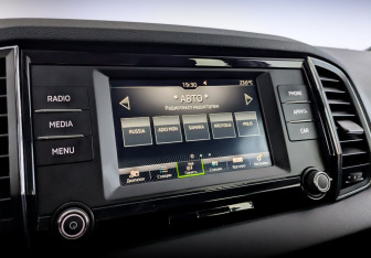 Подержанный автомобиль Skoda Karoq 2021 года (25 фото)