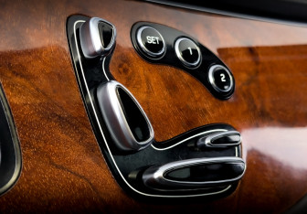 Подержанный автомобиль Hyundai Equus 2015 года (21 фото)