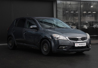 Подержанный автомобиль Kia Ceed Hatchback 2012 года (3 фото)