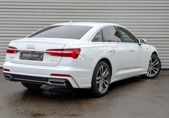 Подержанный автомобиль Audi A6 Sedan 2022 года (5 фото)