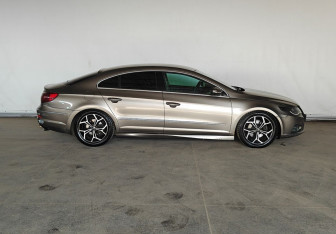 Подержанный автомобиль Volkswagen Passat CC 2009 года (7 фото)