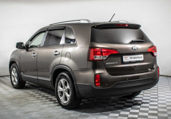 Подержанный автомобиль Kia Sorento 2013 года (7 фото)