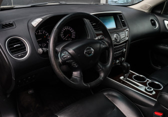 Подержанный автомобиль Nissan Pathfinder 2015 года (15 фото)