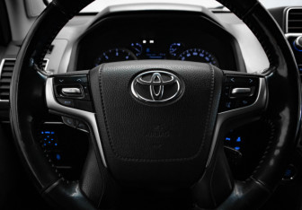 Подержанный автомобиль Toyota Land Cruiser Prado 2020 года (10 фото)