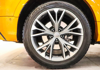 Подержанный автомобиль Audi Q8 2018 года (30 фото)