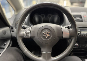 Подержанный автомобиль Suzuki SX4 Hatchback 2010 года (16 фото)