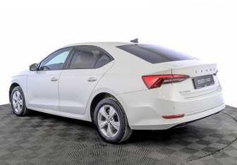 Подержанный автомобиль Skoda Octavia Liftback 2021 года (7 фото)