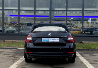 Подержанный автомобиль Skoda Octavia Liftback 2018 года (6 фото)