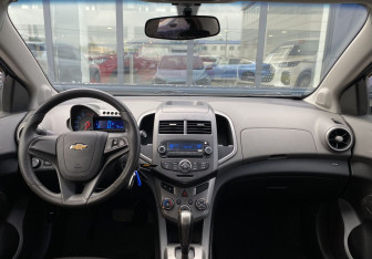 Подержанный автомобиль Chevrolet Aveo Sedan 2012 года (10 фото)