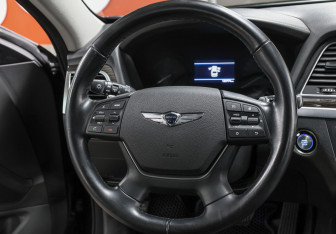 Подержанный автомобиль Genesis G80 2019 года (17 фото)