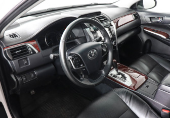 Подержанный автомобиль Toyota Camry Sedan 2012 года (9 фото)